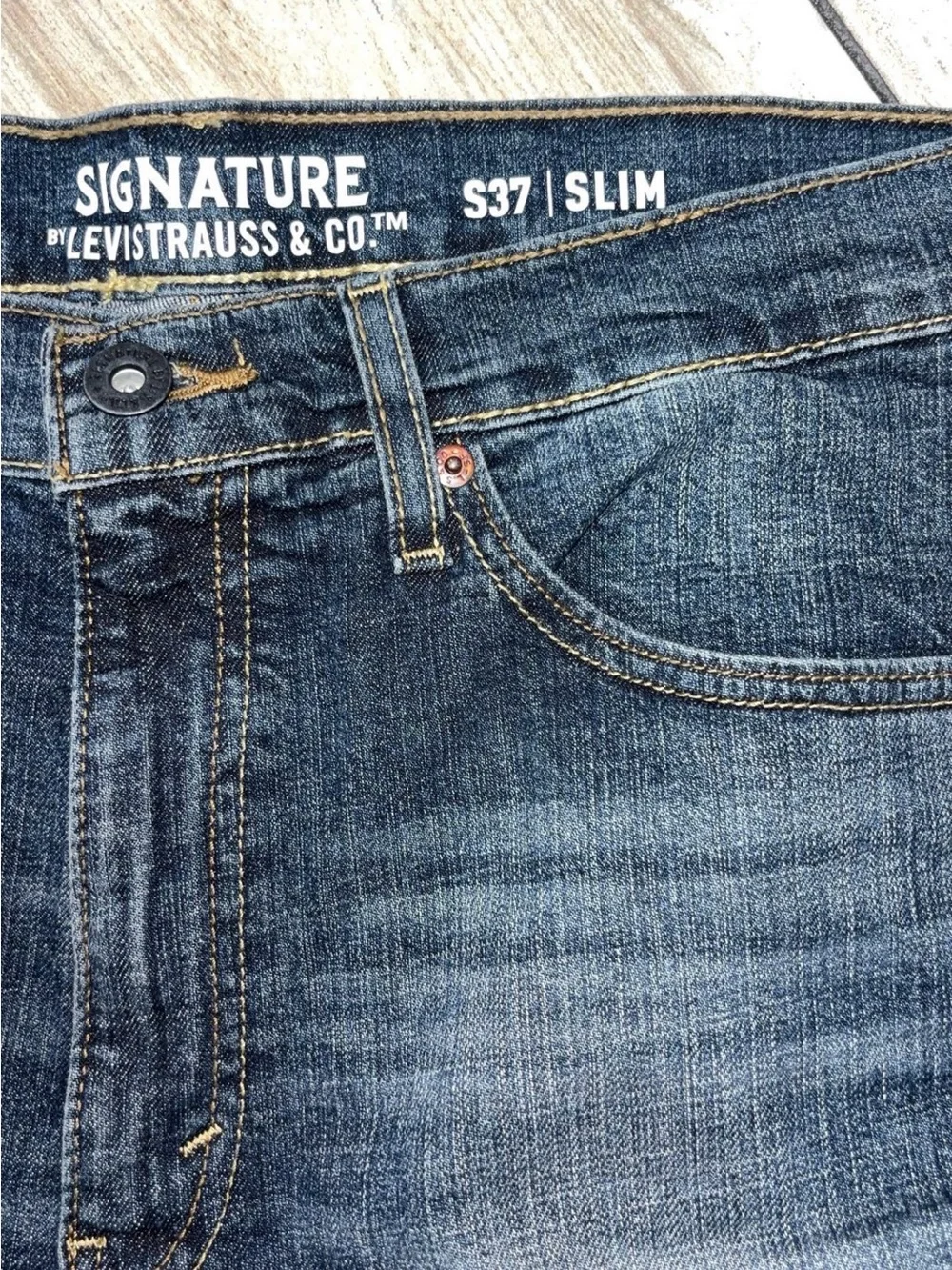 Signature by Levi Strauss Men's Slim Dark Wash Jeans - Blue